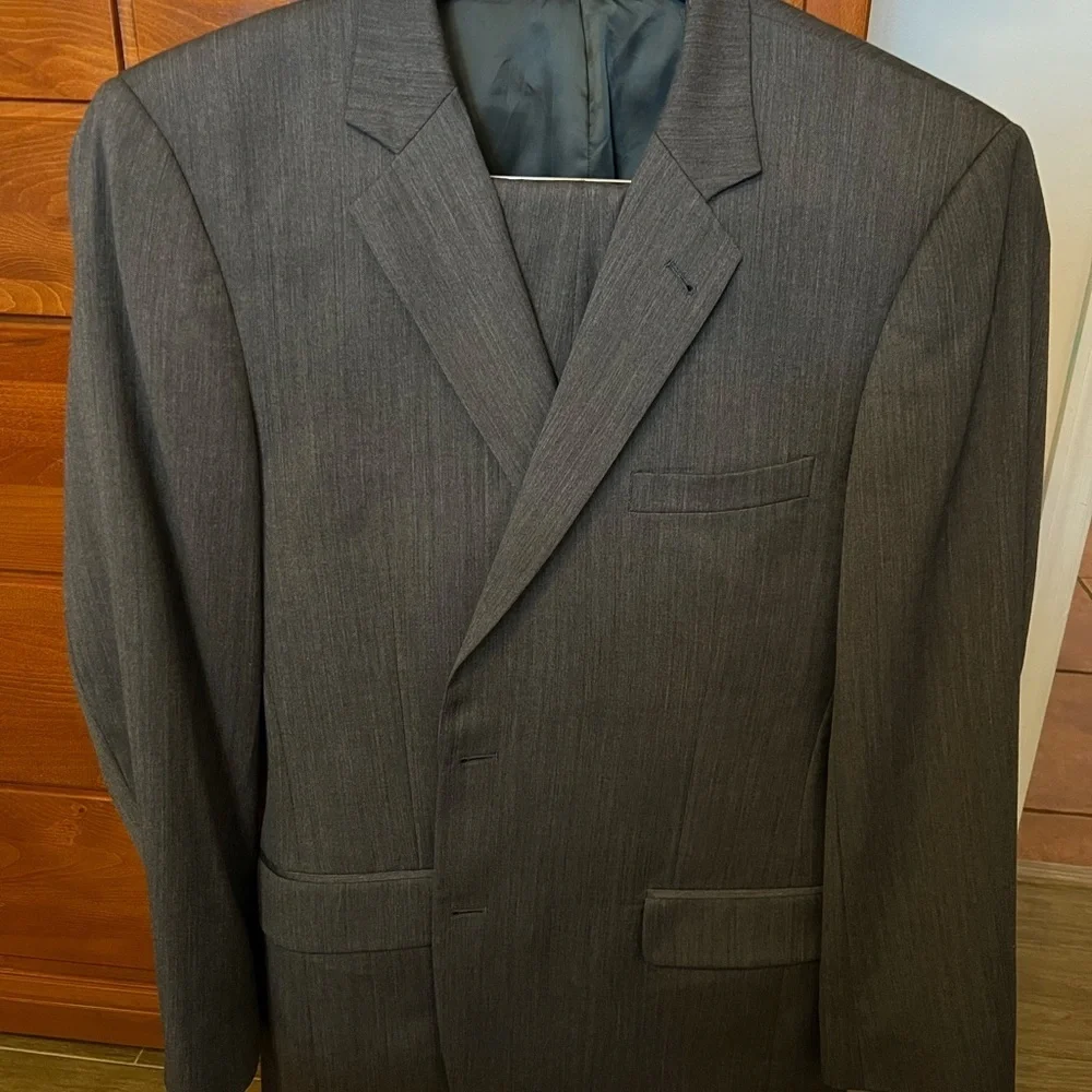 Jos A. Bank Men's Gray Suit - Picture 5 of 5
